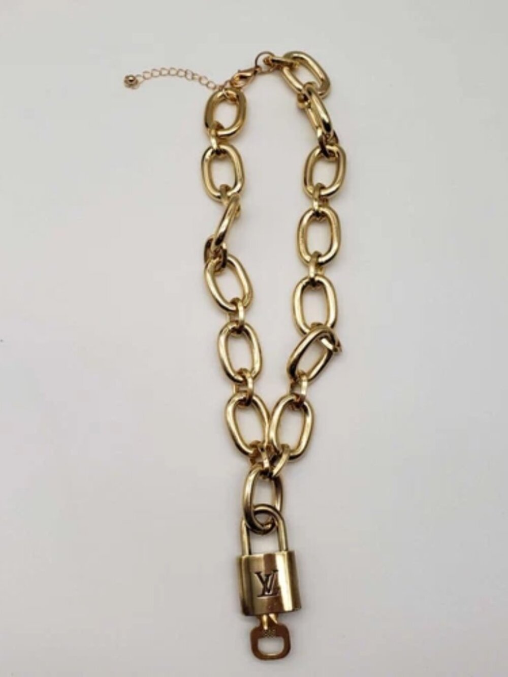 Gold-Plated Necklace with Authentic Louis Vuitton Padlock - Picture 7 of 14